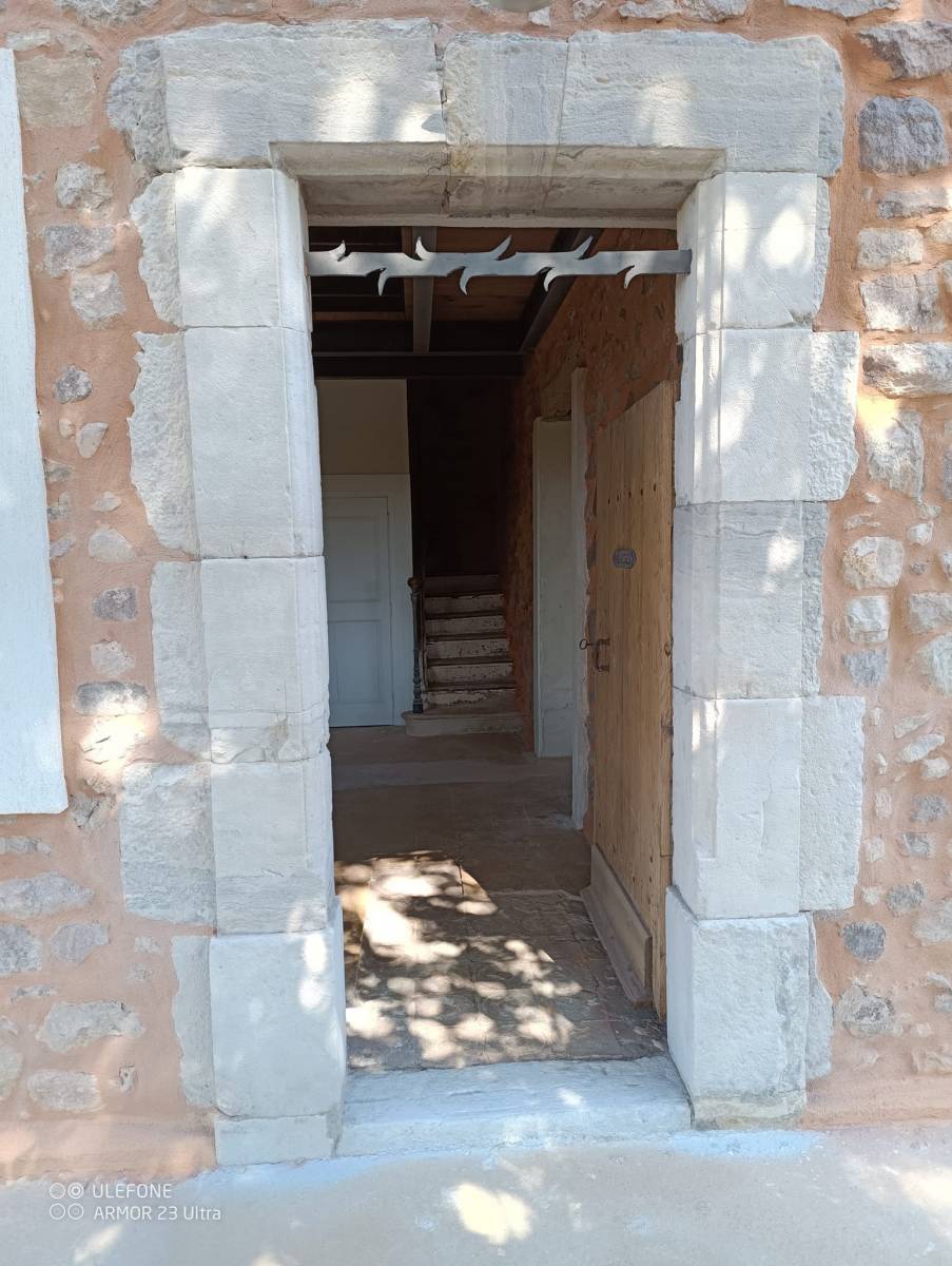 Aérogommage d'un porche d'entrée Cuers