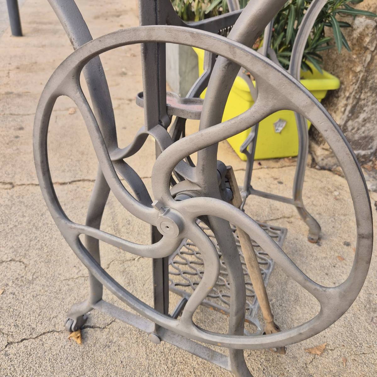 Aérogommage d'un ancien pied de machine à coudre